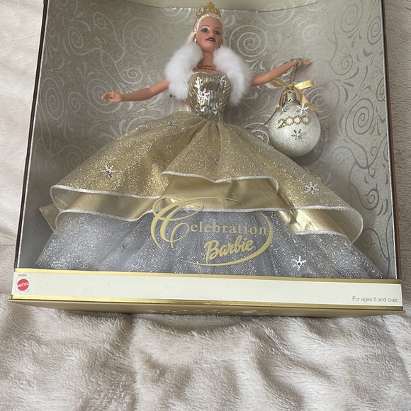 NRFB Celebration Barbie ~ 2000 🎊 - Picture 3 of 12